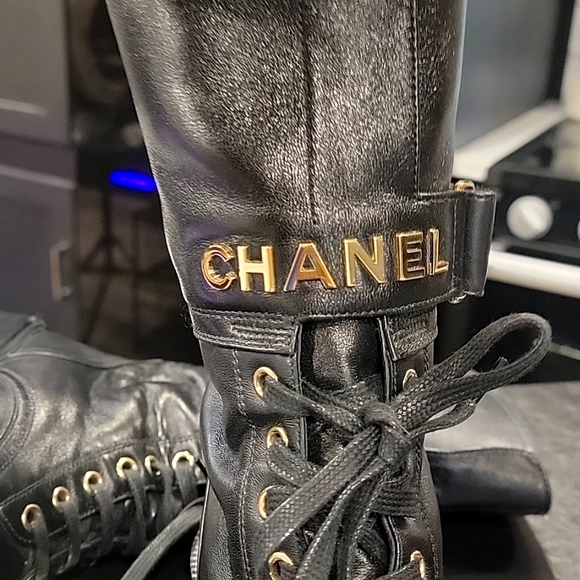 Sold CHANEL COMBAT Boots sz 39 - Picture 6 of 12